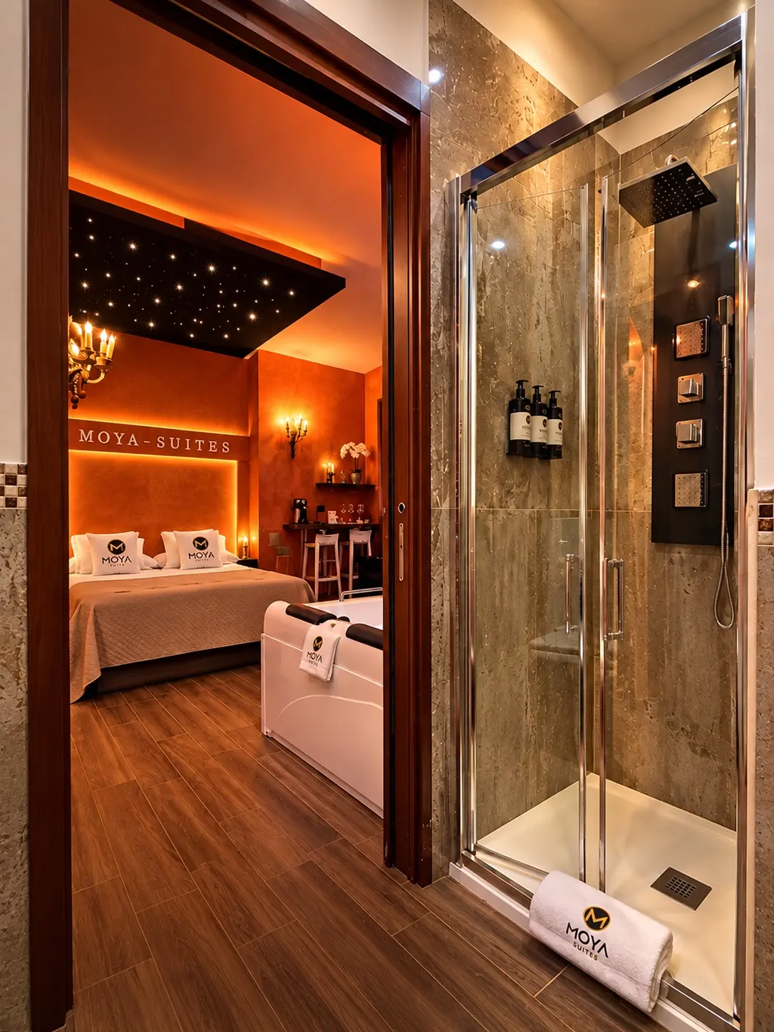 Bagno con ampia doccia della Suite 1